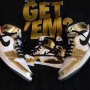 Jordan 1 Mid GOLD size 11.5  w XL Shirt